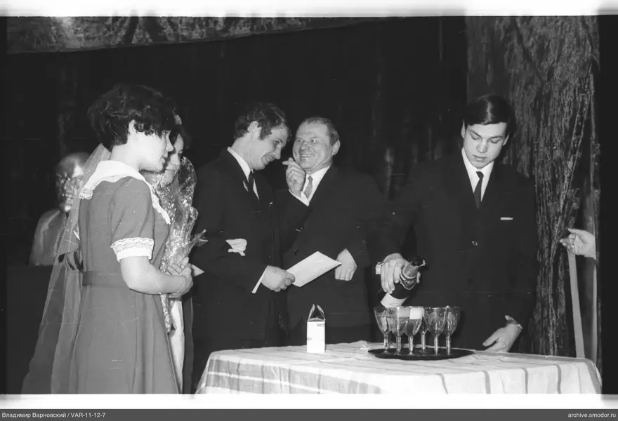 Group with champagne and bouquet