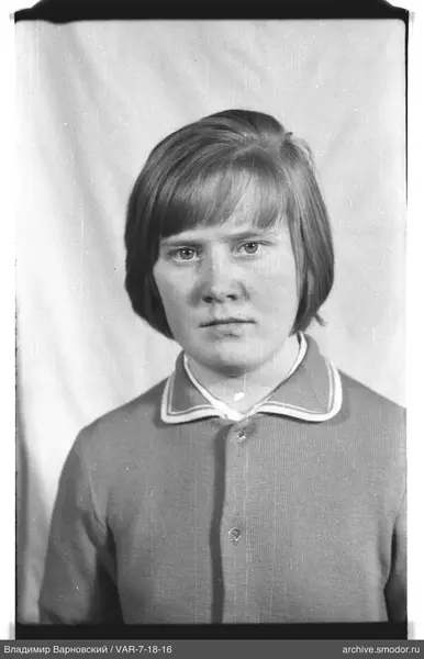 Porträt einer Frau mit kurzen Haaren
