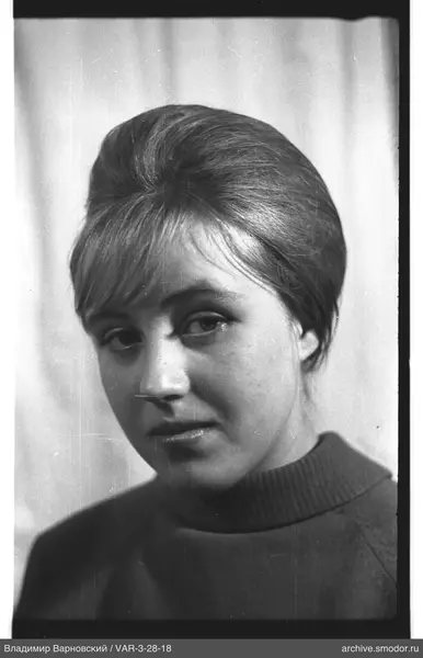 Portrait of a woman with a high hairstyle