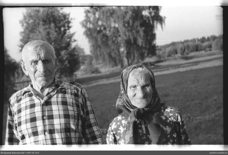 Porträt eines Mannes und einer Frau im Freien