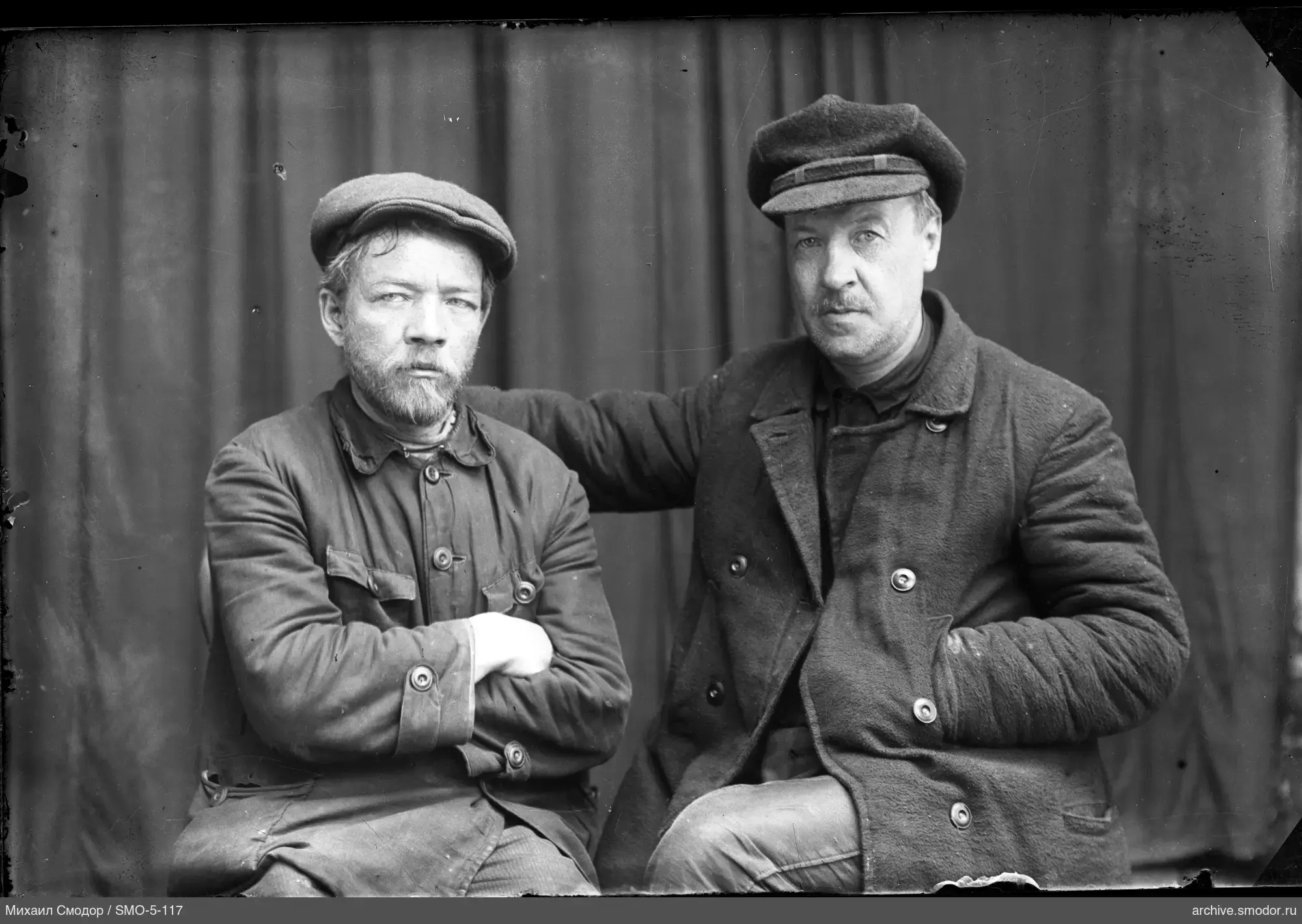 Два мужчины на фотопортрете