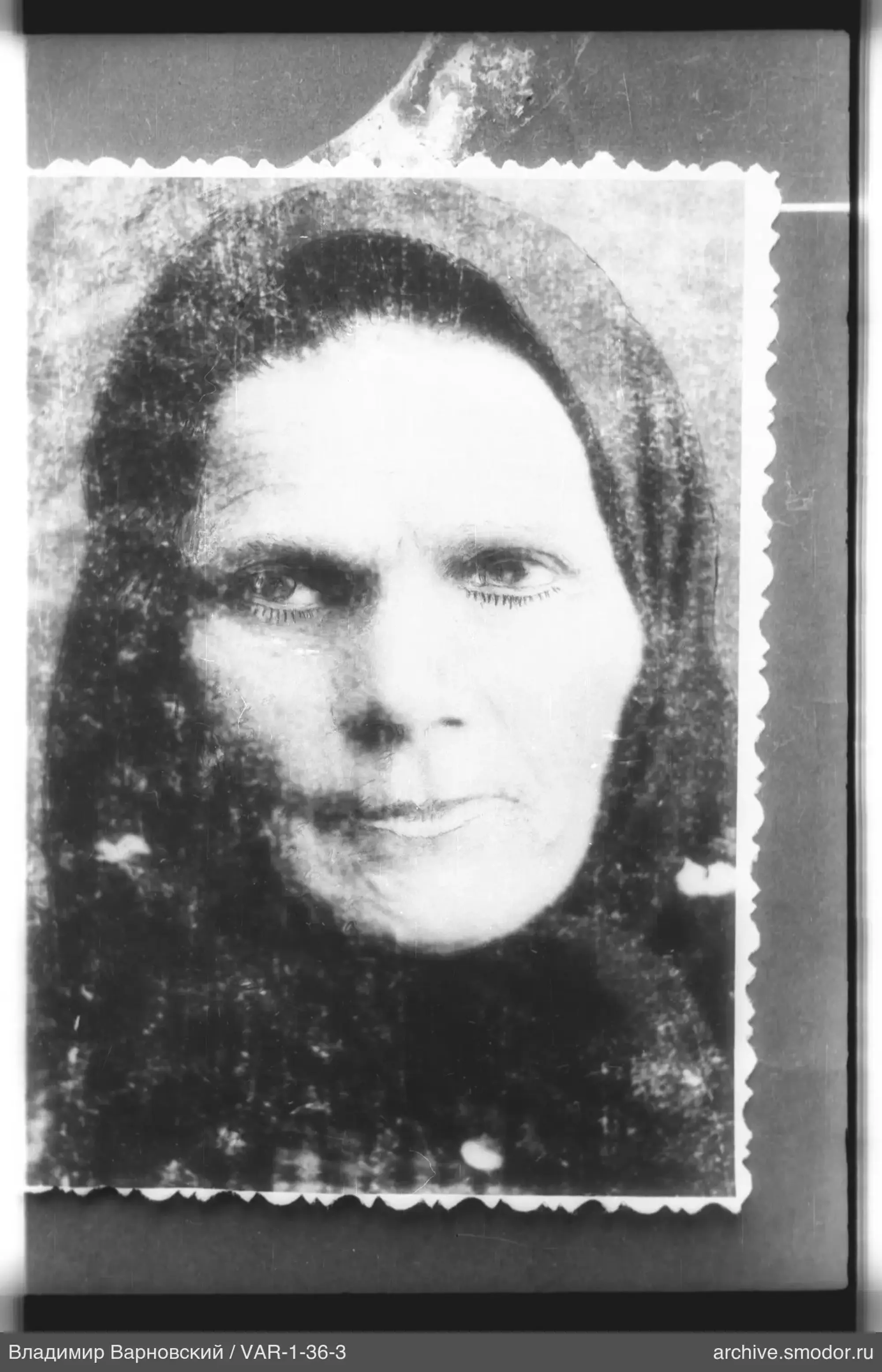 Портрет женщины в платке
