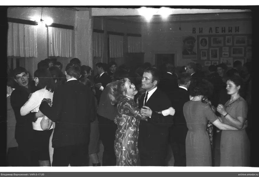 Couples dancing at an event