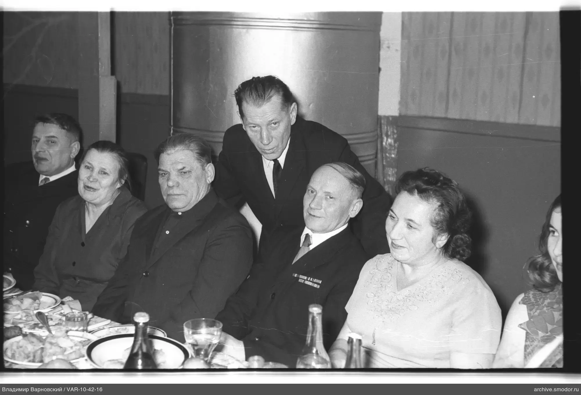 Gruppe am Tisch