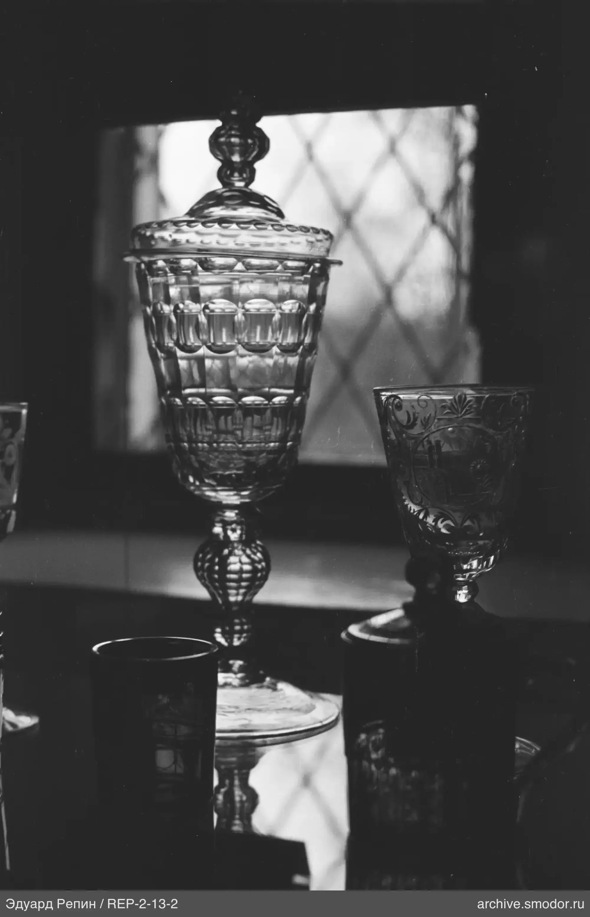 Stillleben mit Vase und Glas