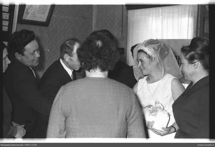 Group photo with woman in wedding dress