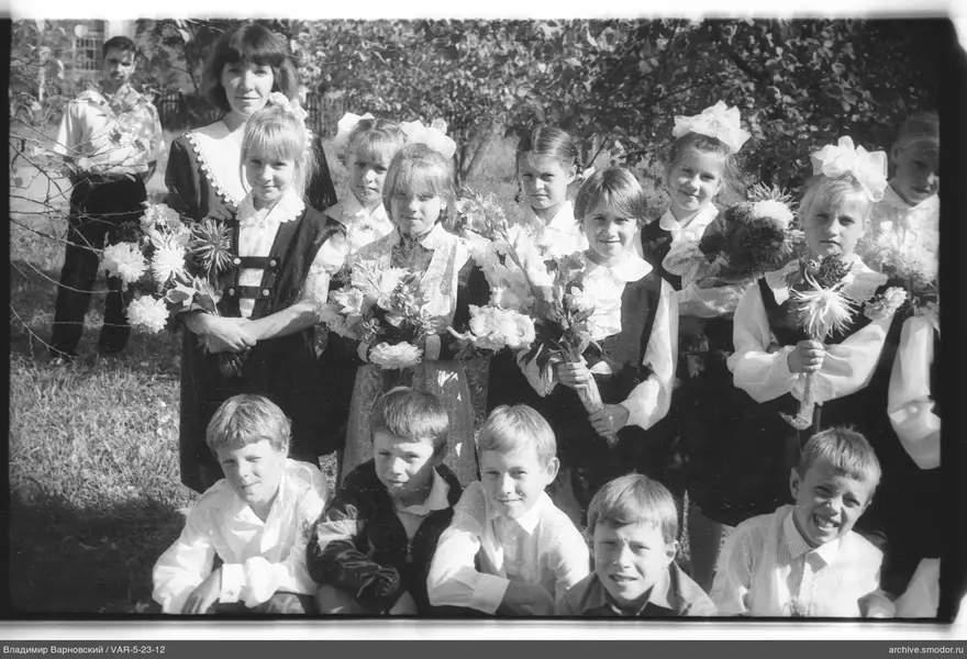 Gruppenporträt mit Frau und Kindern