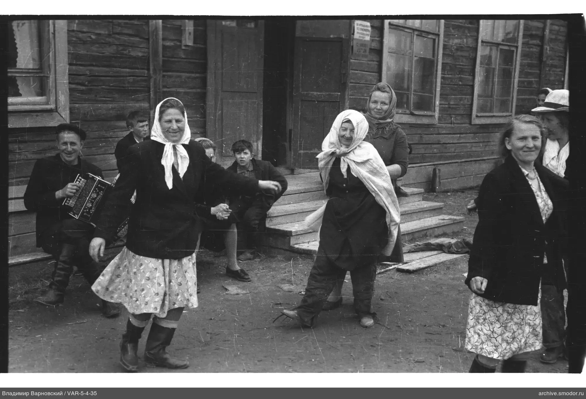 Женщины и мужчины на мероприятии