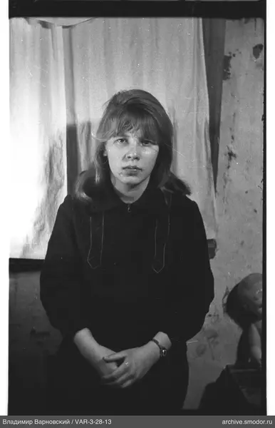 Full-length portrait of a woman