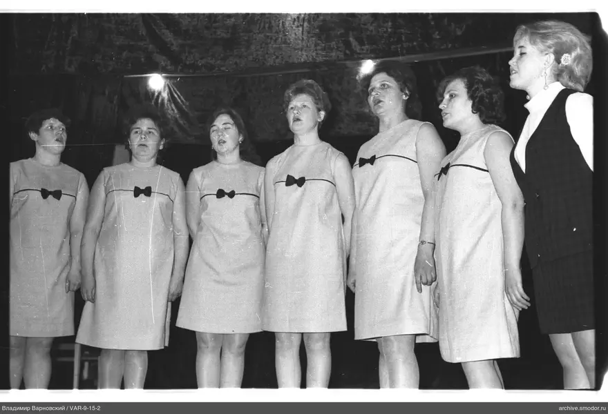 Gruppe von singenden Frauen