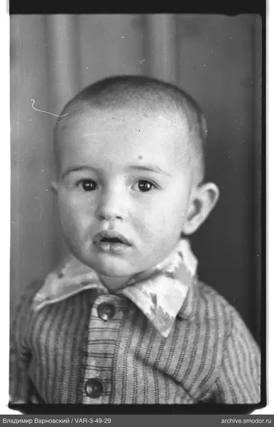Child's portrait with short hair