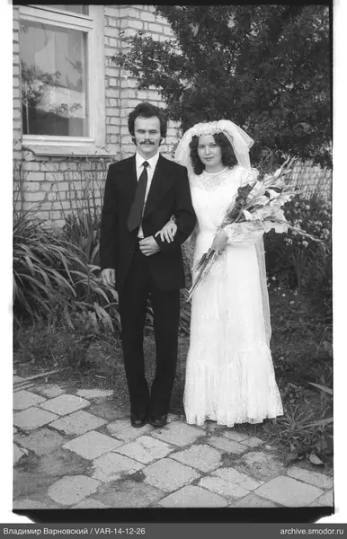 Porträt eines Paares in Hochzeitskleidung