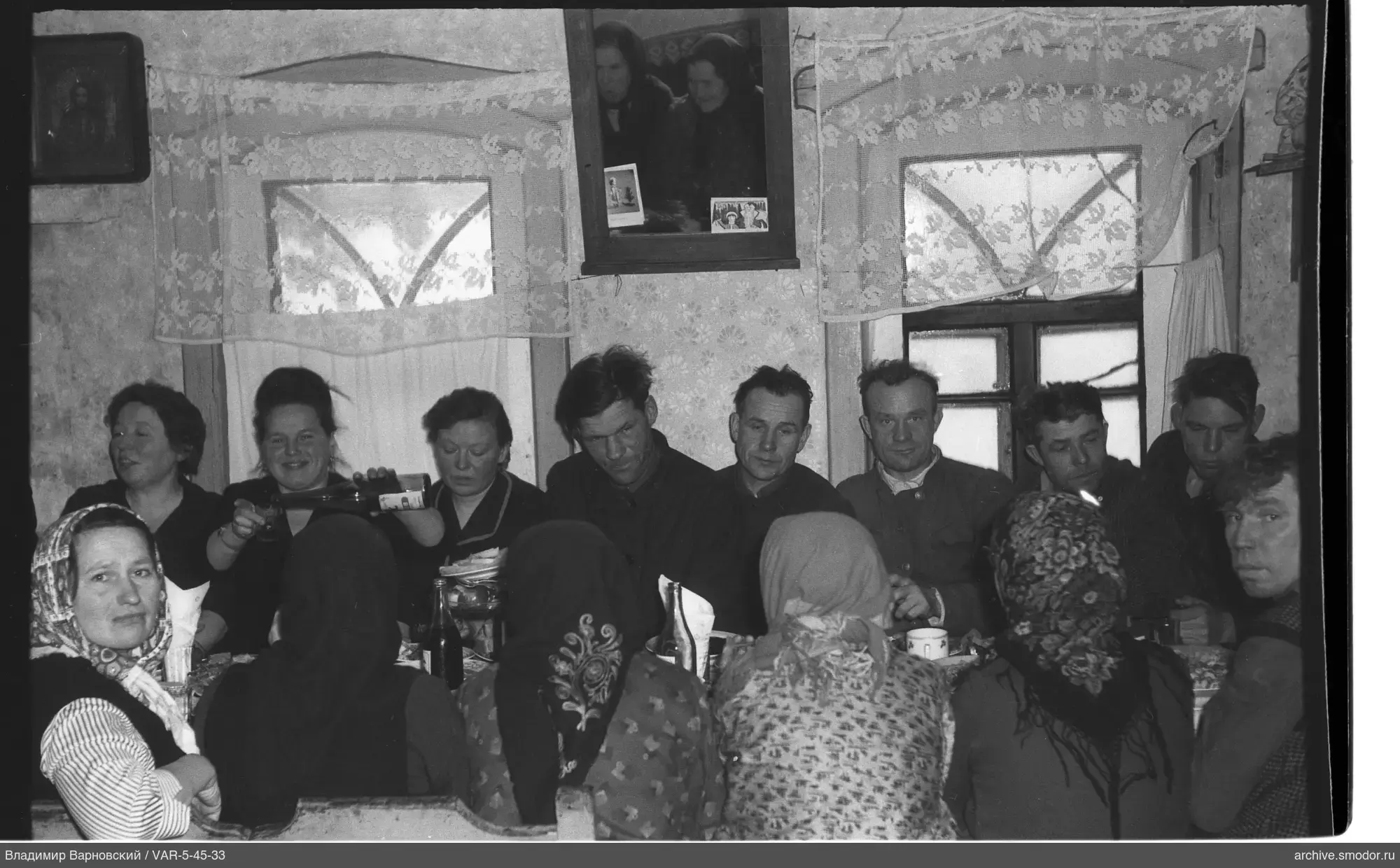 Групповой портрет за столом