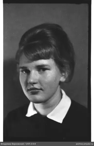 Portrait of a woman with a white collar