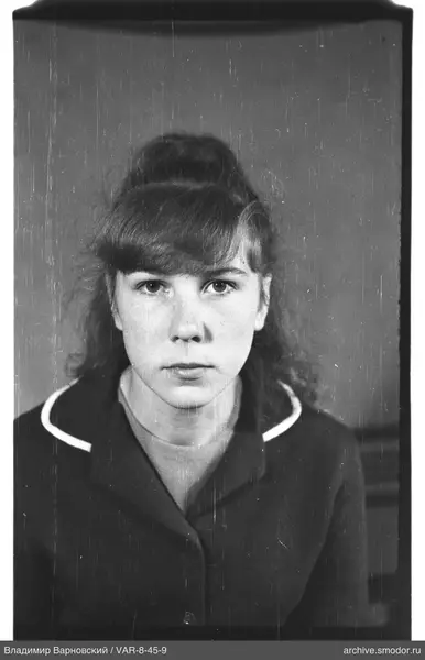 Porträt einer Frau in dunkler Jacke