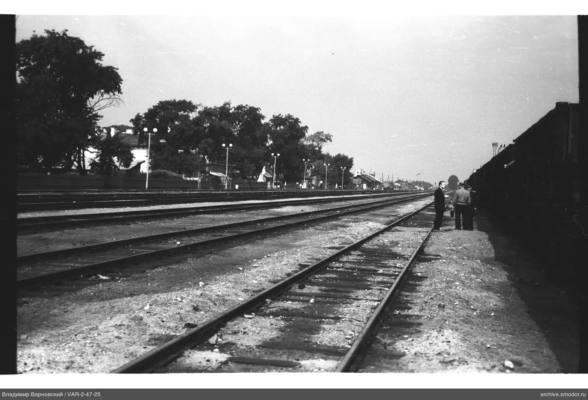 Bahnhof mit Güterzug