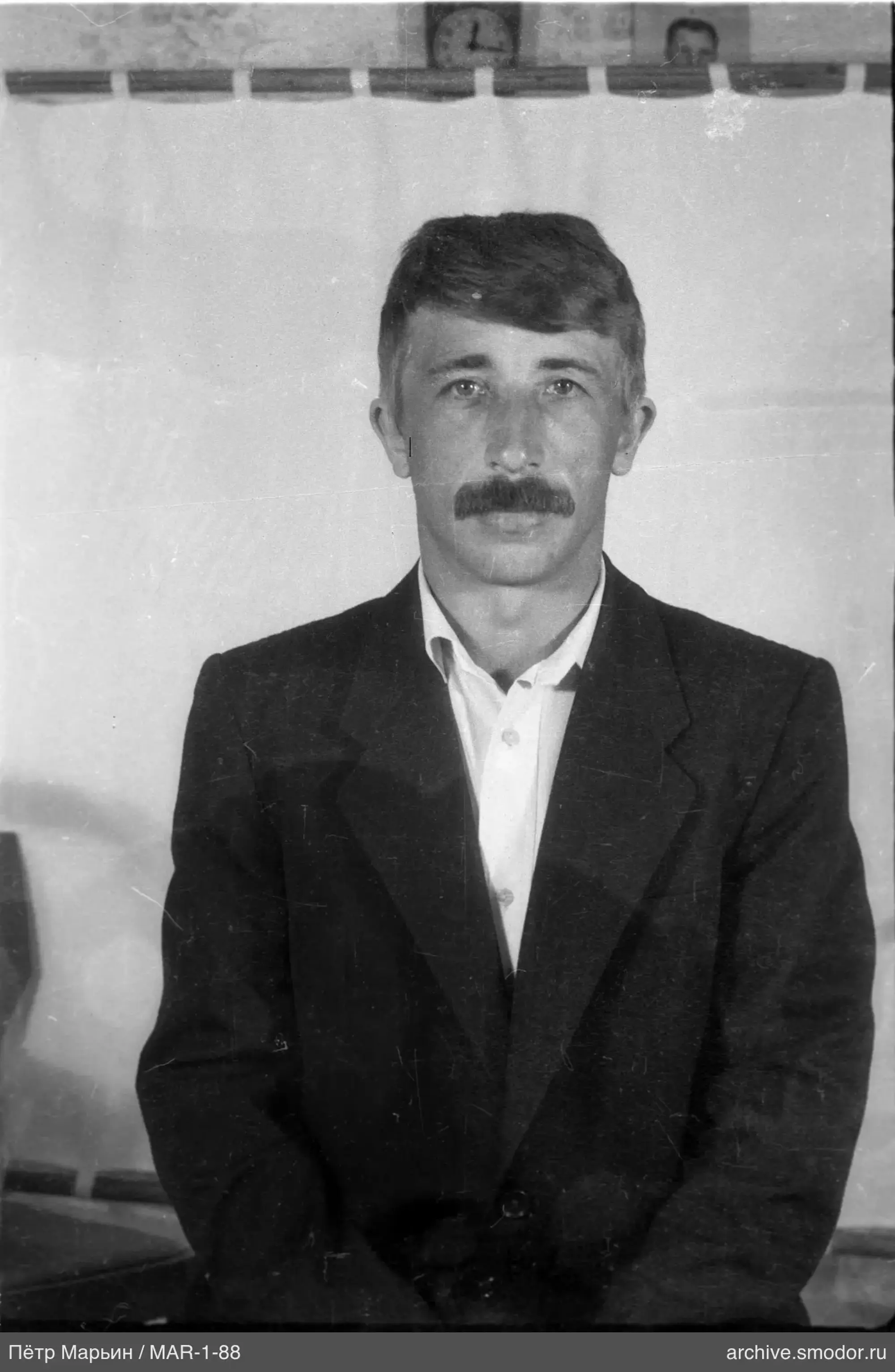 Портрет мужчины в пиджаке