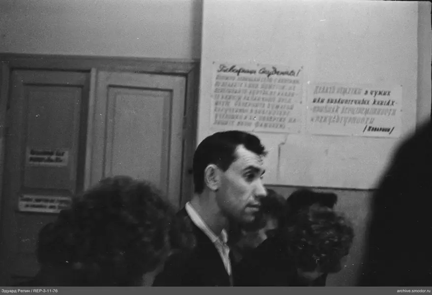 Группа людей в помещении