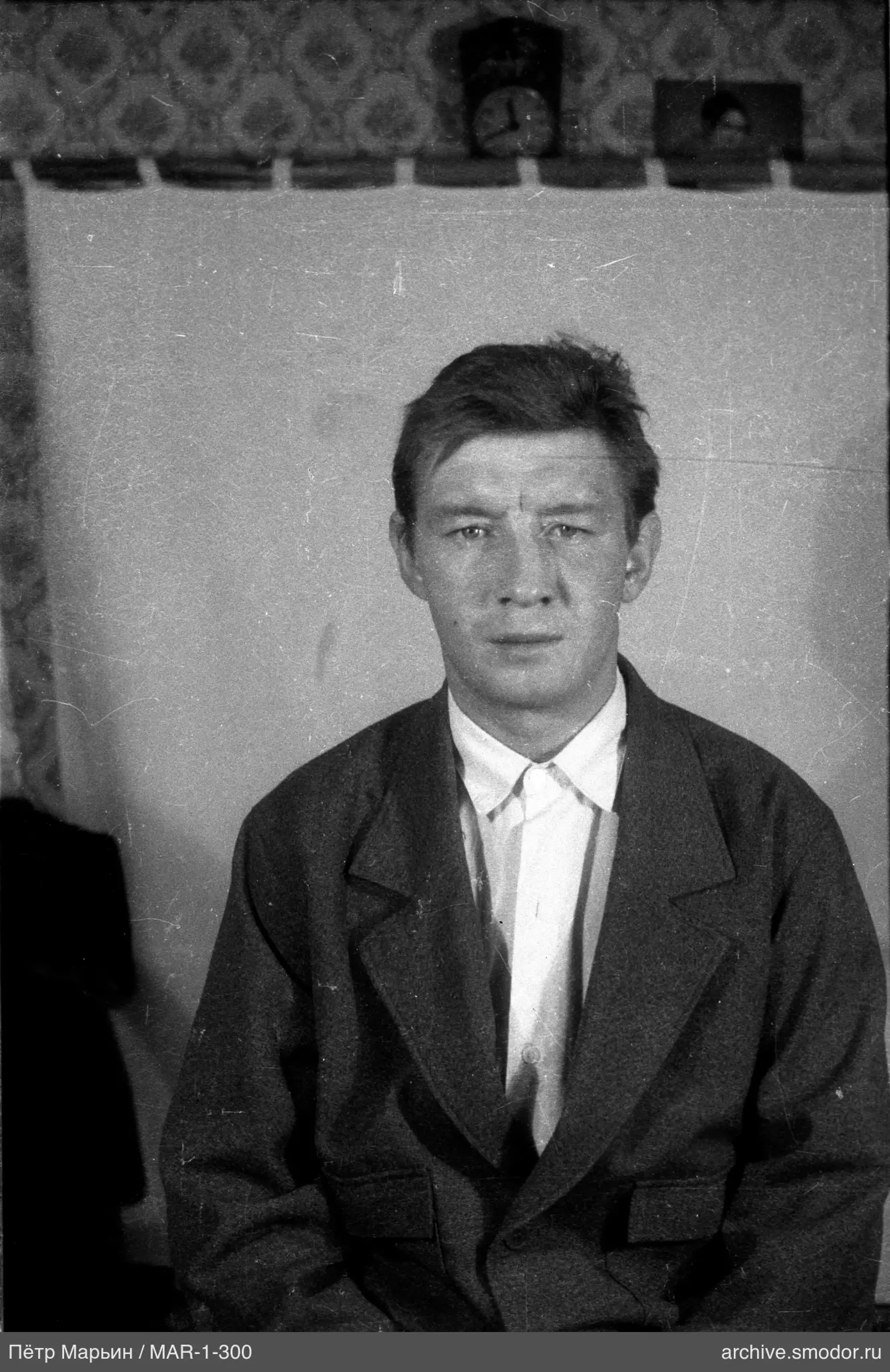 Портрет мужчины в пальто