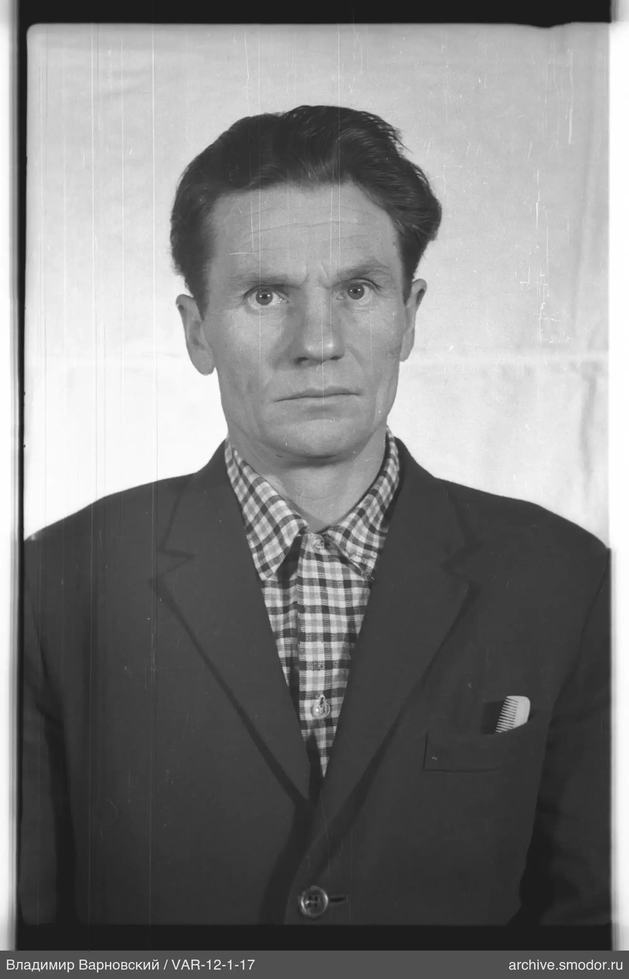 Porträt eines Mannes in Jacke und Hemd