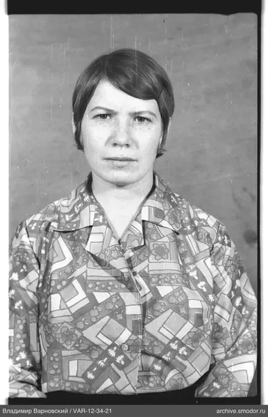 Porträt einer Frau mit kurzen Haaren