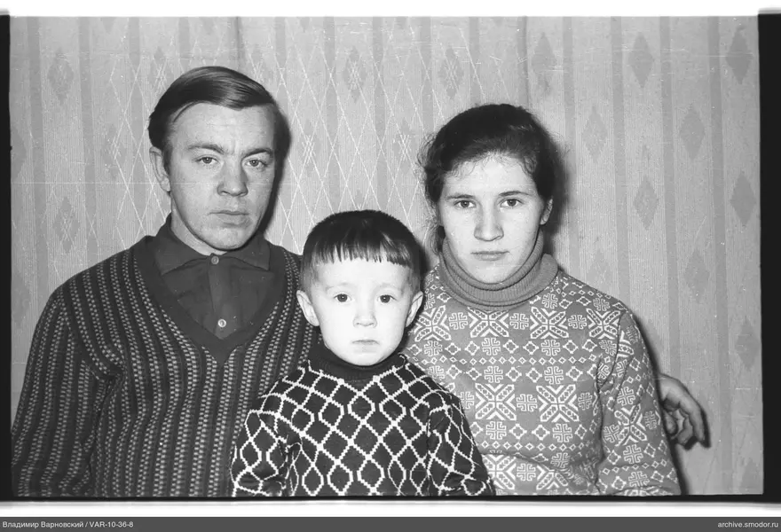 Групповой портрет с тремя людьми