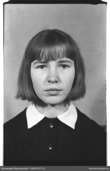 Porträt einer Frau mit geradem Haar