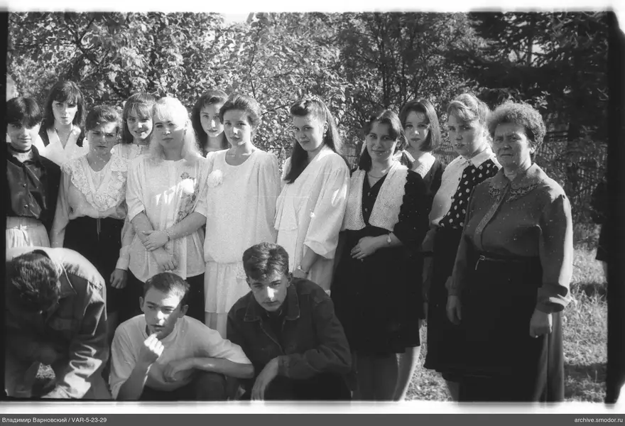 Gruppenporträt von Mädchen und Jungen