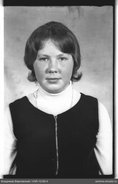 Porträt einer Frau mit kurzen Haaren