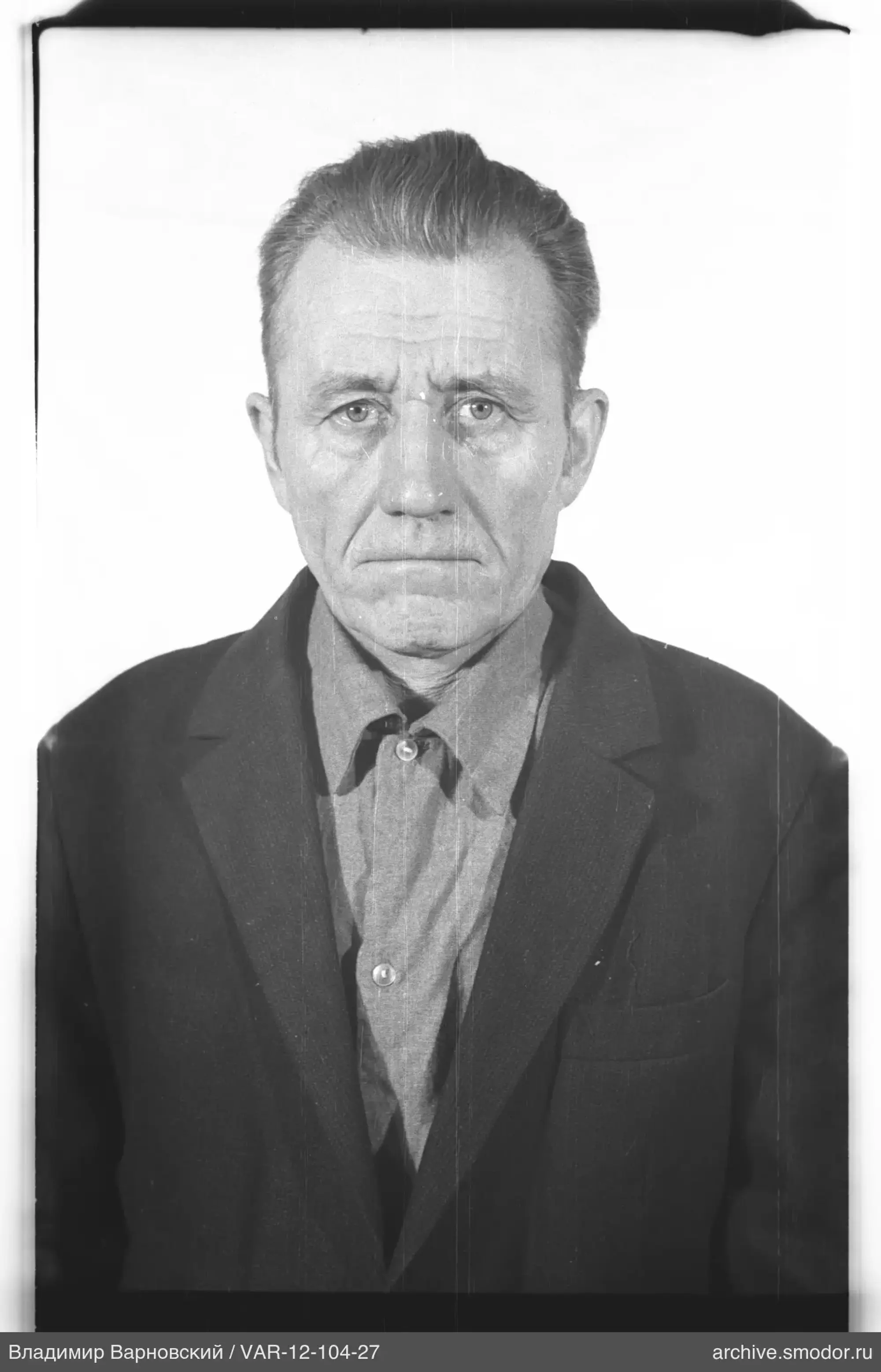 Портрет мужчины по пояс