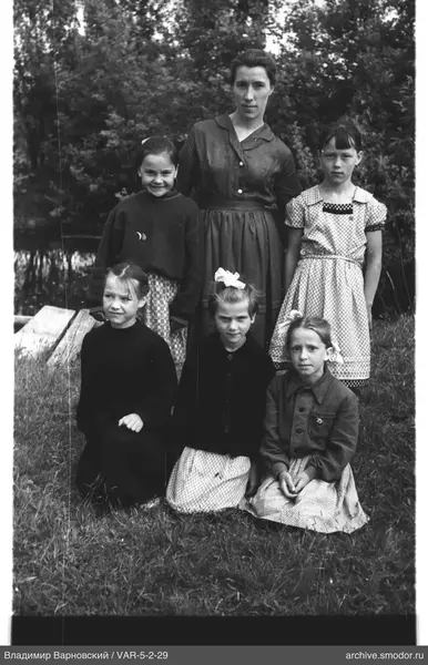 Gruppenporträt mit Frau und Mädchen
