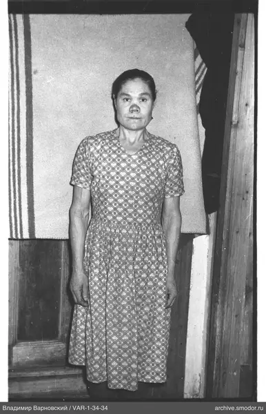 Full-length portrait of a woman