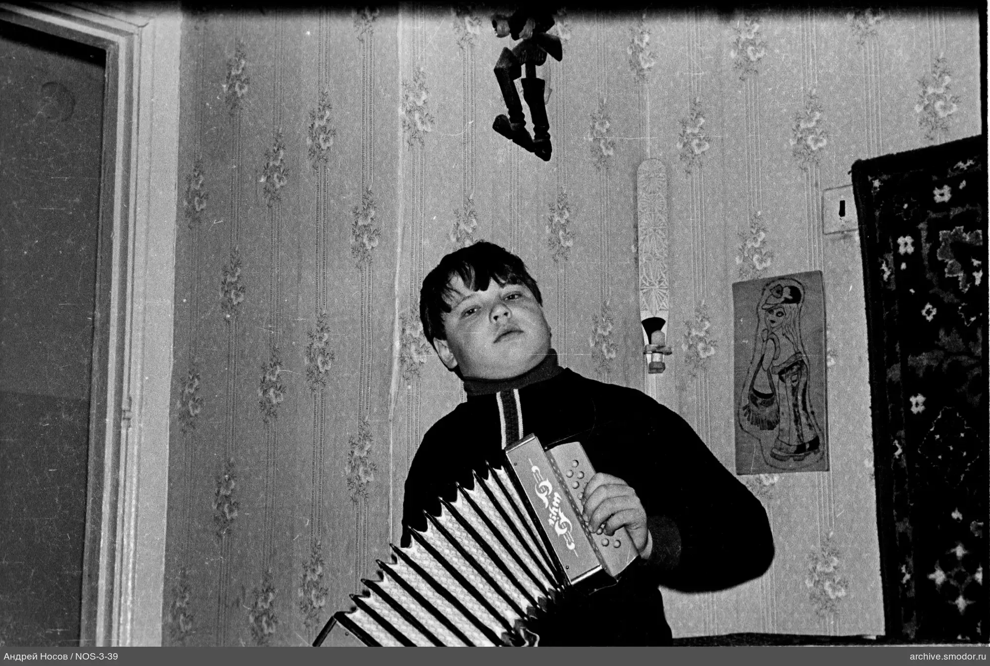 Мальчик с гармошкой