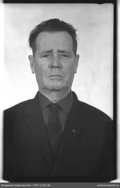 Портрет мужчины в деловом костюме