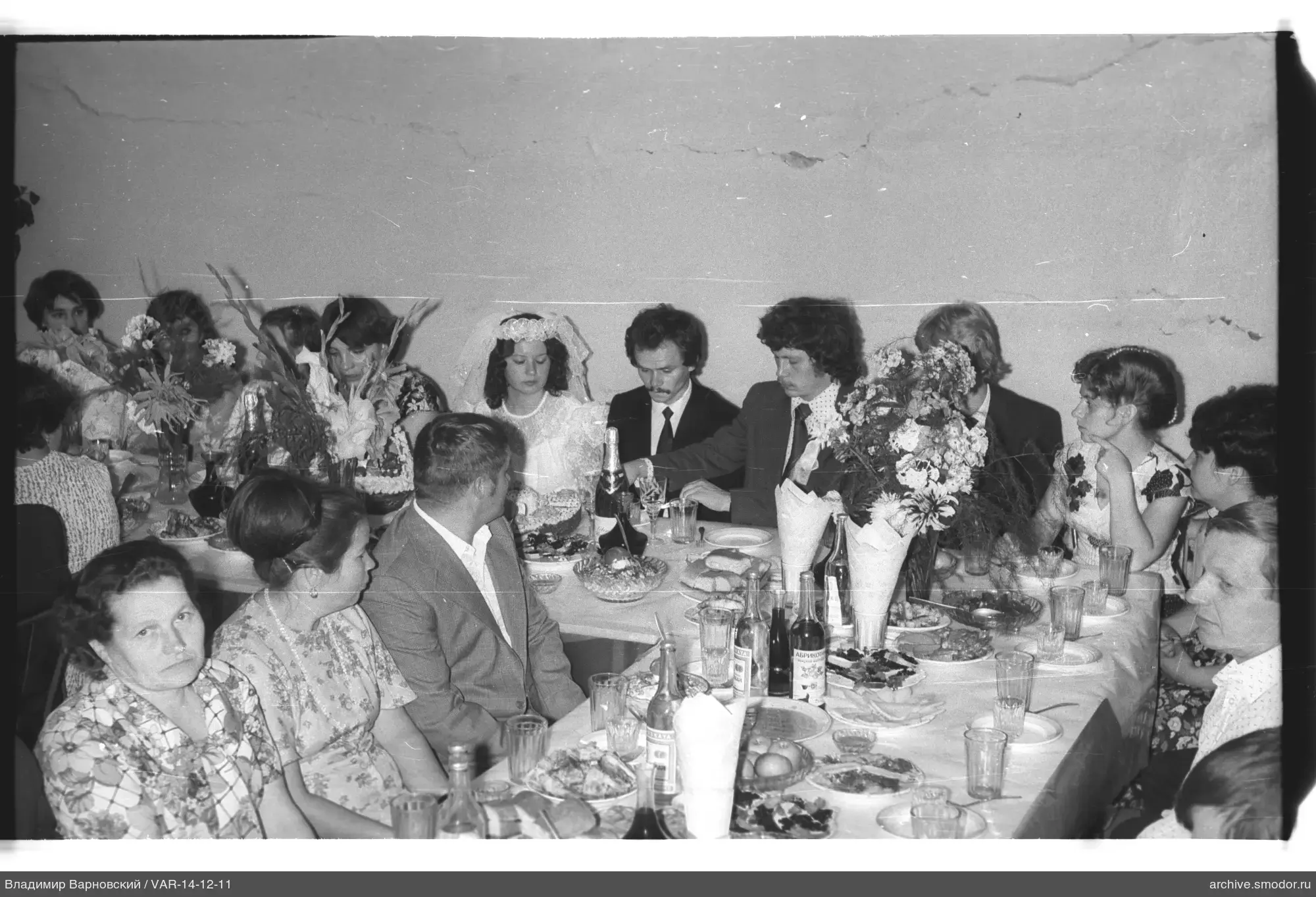 Gruppenporträt am Tisch