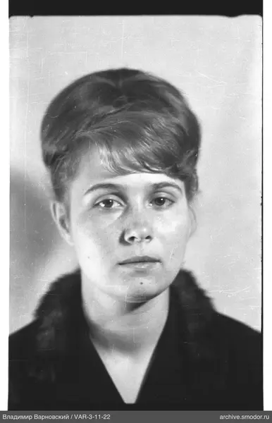 Portrait of a woman with a high hairstyle