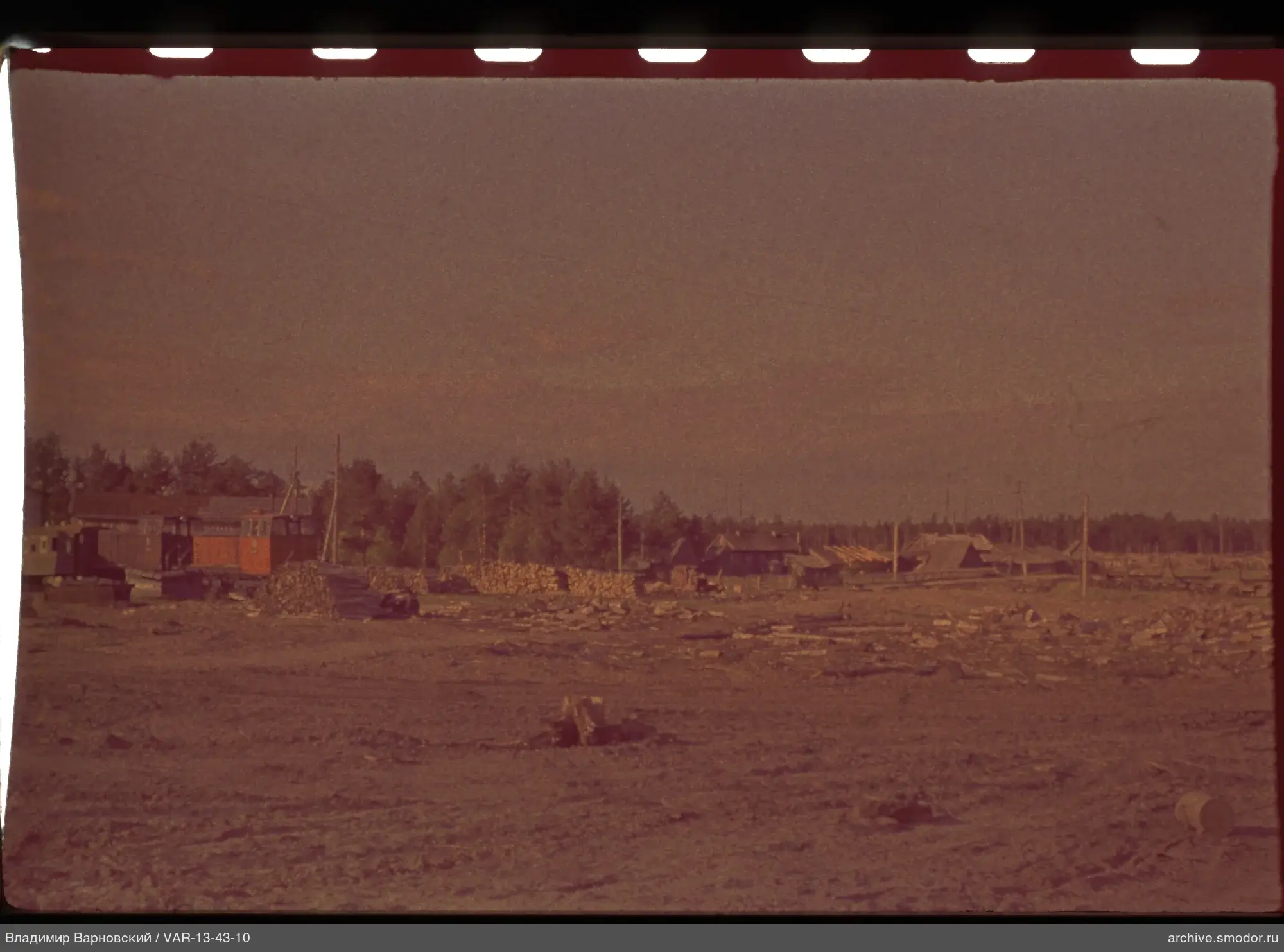 Landschaft mit Holz und Wald
