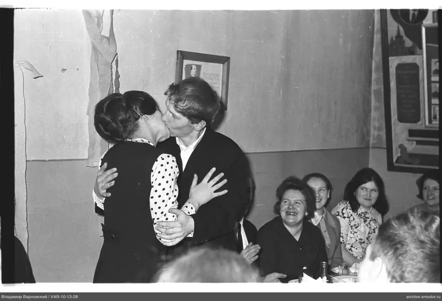 Man and woman kissing at event