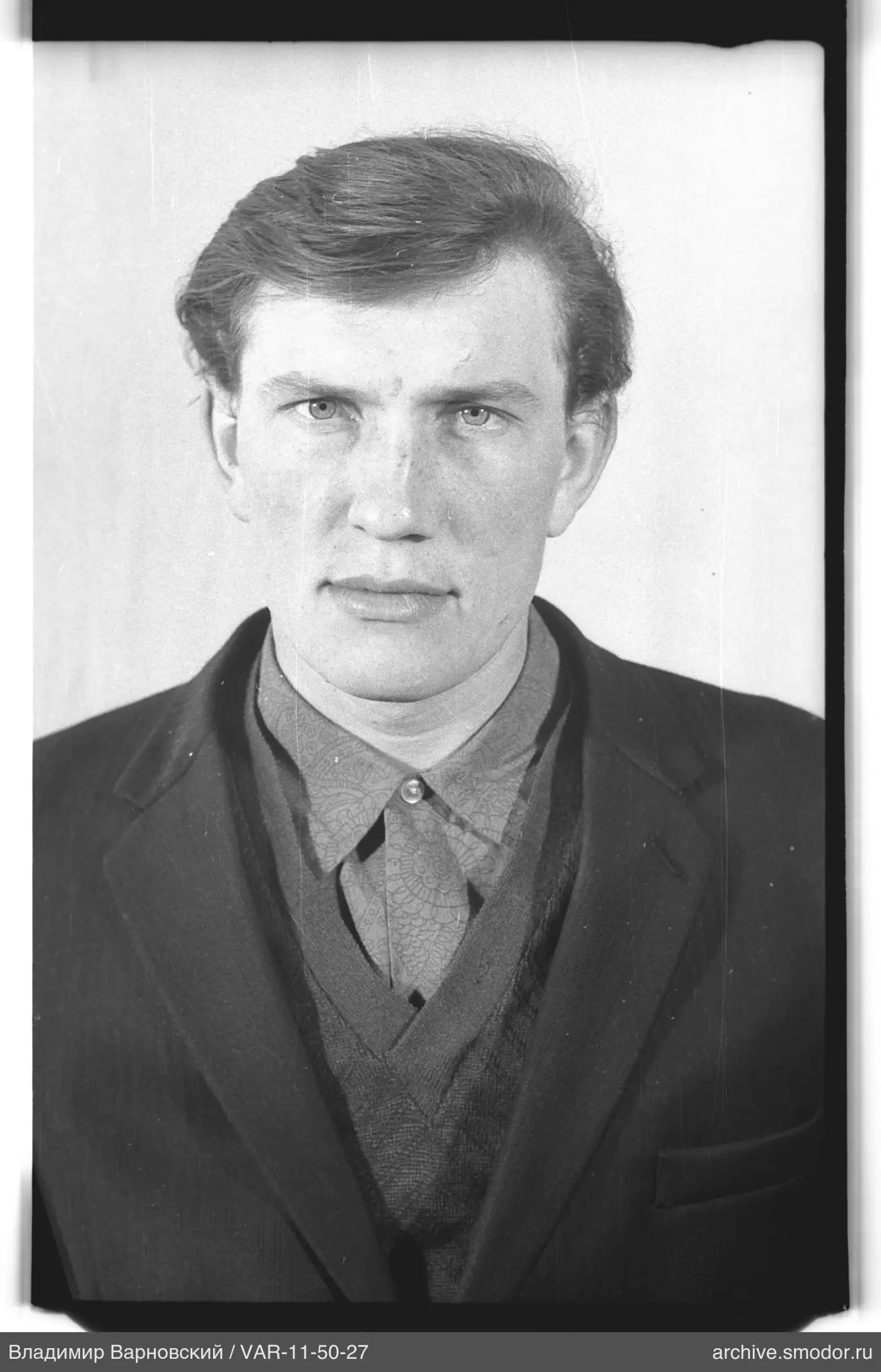 Портрет мужчины в темной одежде