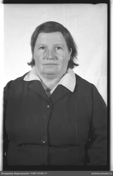 Porträt einer Frau in dunkler Jacke