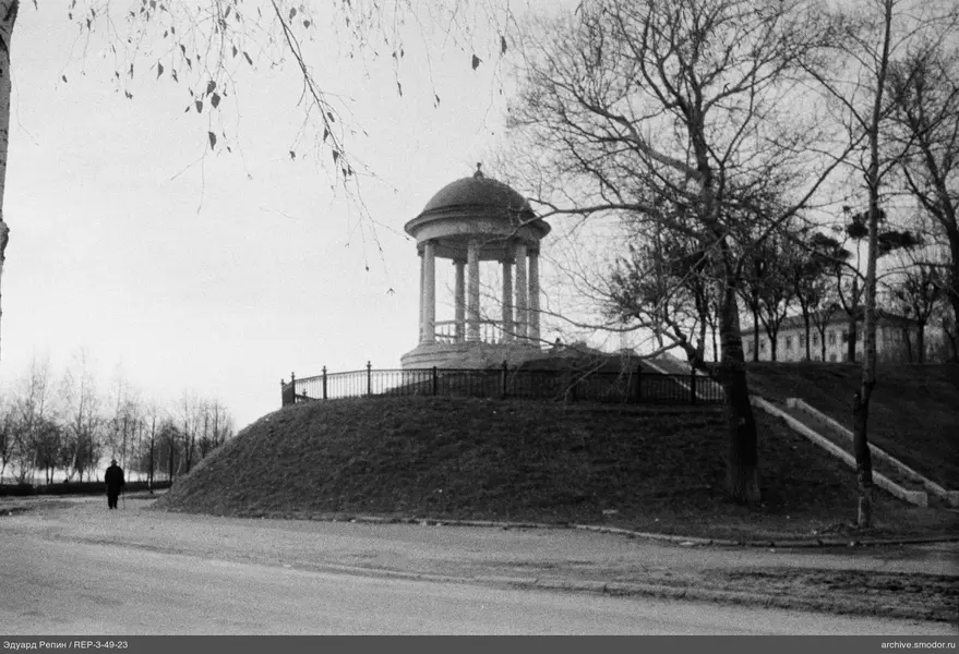 Rotunde auf Hügel