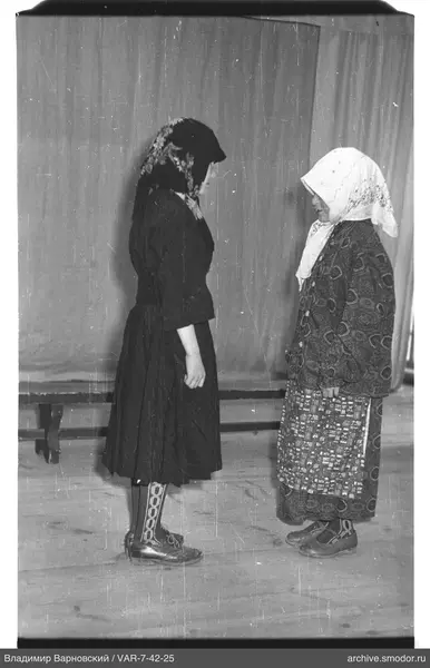 Две женщины на фотографическом портрете