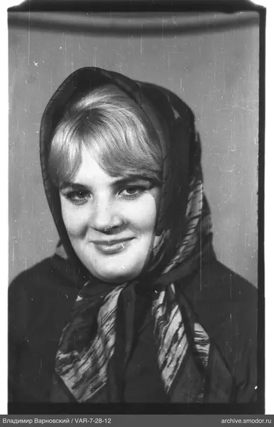 Porträt einer Frau mit Kopftuch