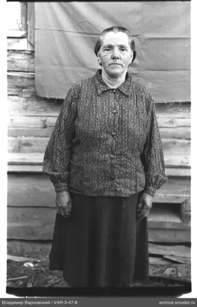 Full-length portrait of a woman