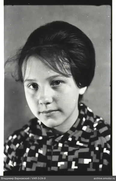 Girl's portrait in geometric blouse