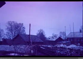 Общий вид с домами и строительным материалом