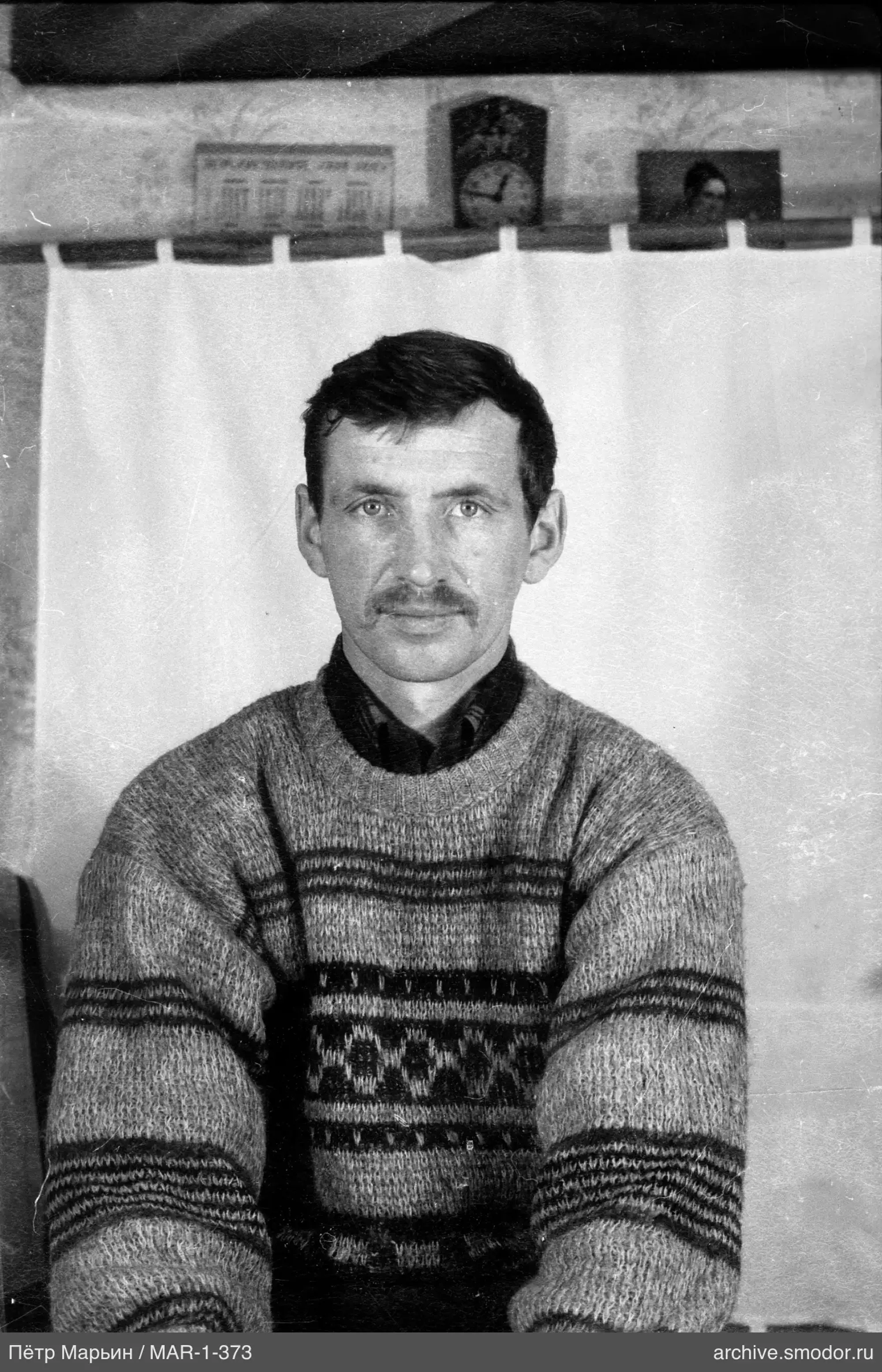 Портрет мужчины в свитере