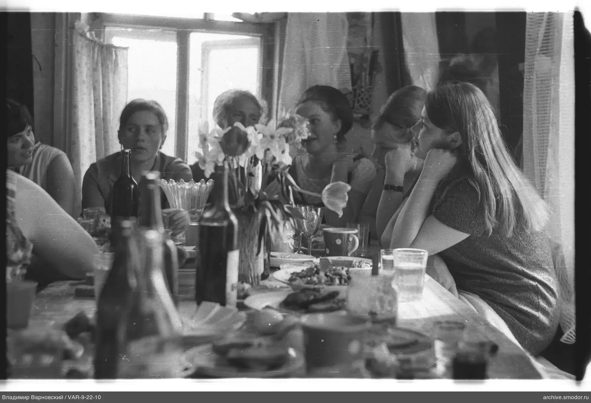Gruppe von Frauen am Tisch
