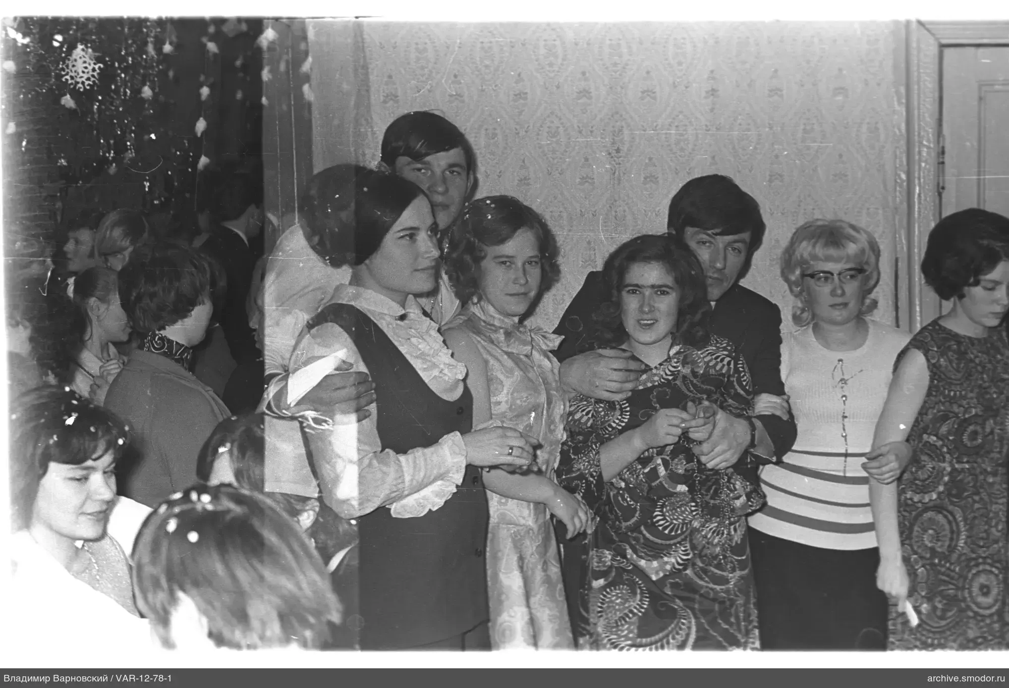 Gruppenporträt mit Männern und Frauen
