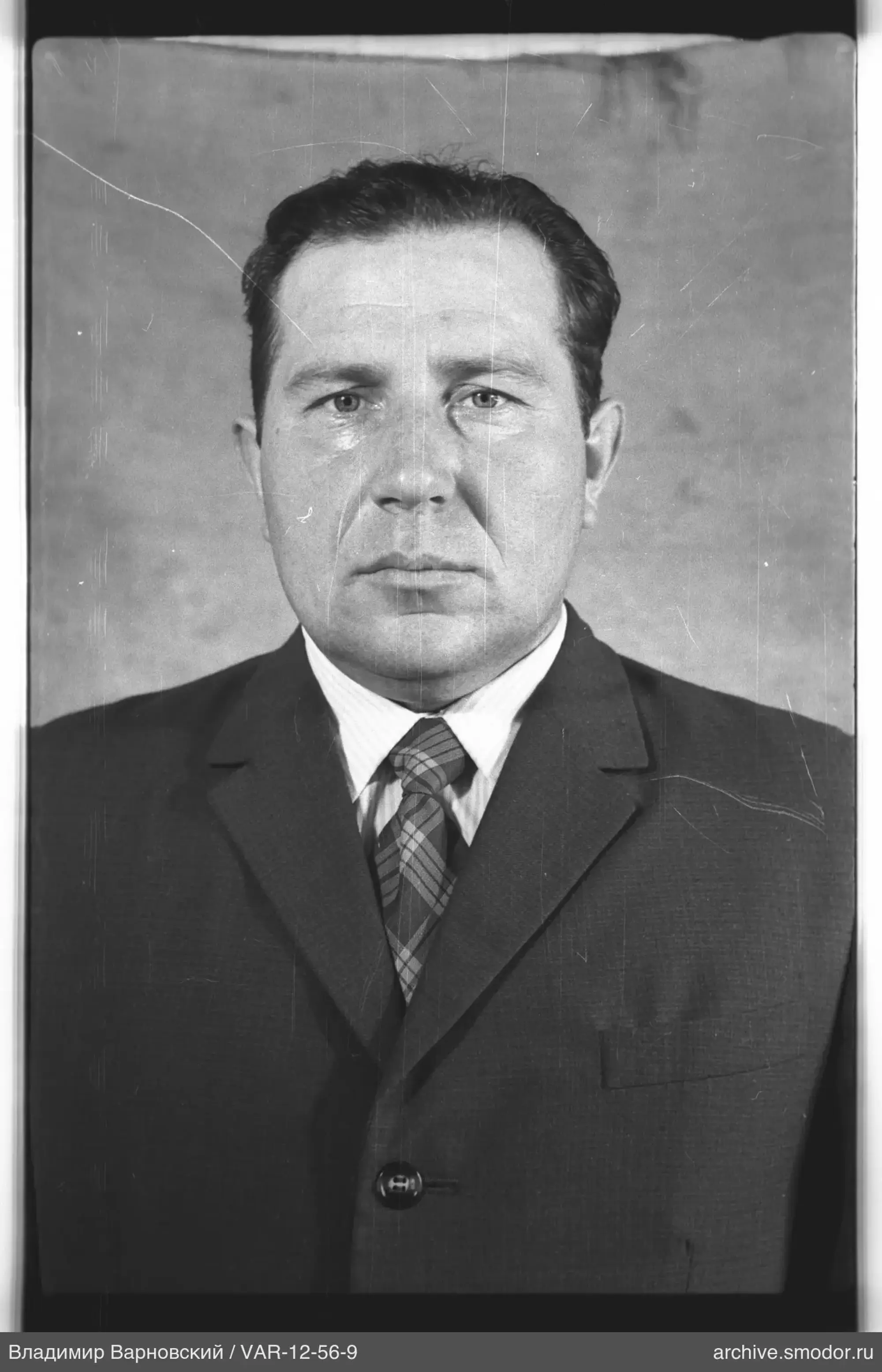 Портрет мужчины в костюме